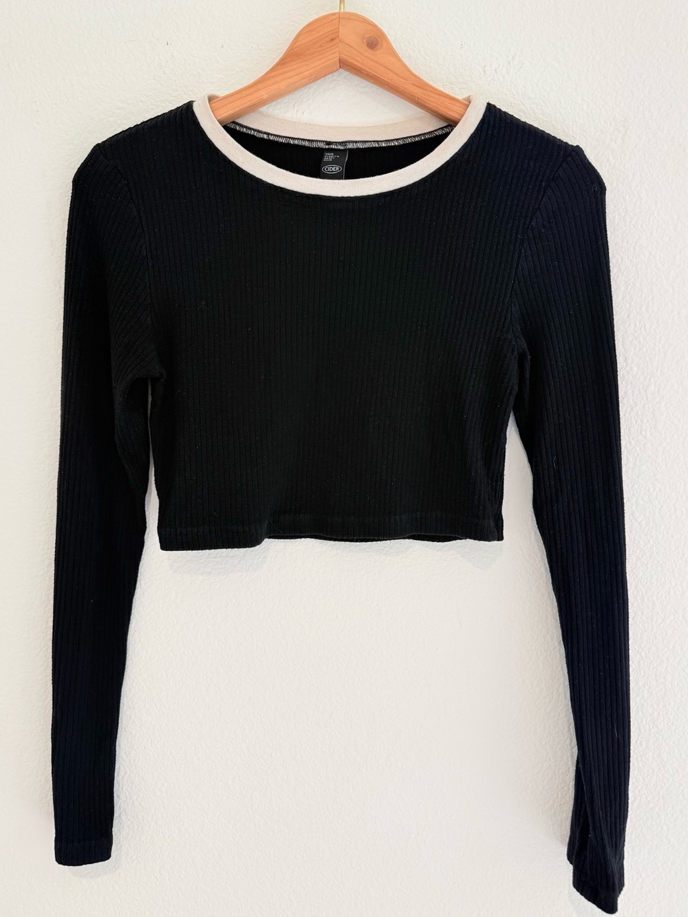 CIDER Cropped Black Long Sleeve Ribbed Top Cream Trim Size Small